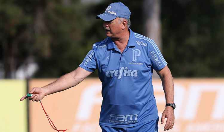Time de Luiz Felipe Scolari foi derrotado por 2 a 0 no jogo de ida, em Buenos Aires