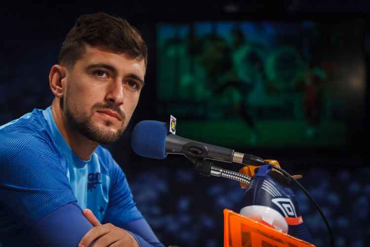 Arrascaeta está próximo de marcar seu 50º gol com a camisa do Cruzeiro