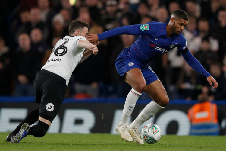 Chelsea suou bastante, mas garantiu vaga nas quartas da Copa da Liga Inglesa nesta quarta-feira, no Stamford Bridge