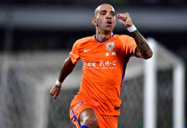 Federação Chinesa de Futebol suspendeu por um jogo o atacante brasileiro Diego Tardelli