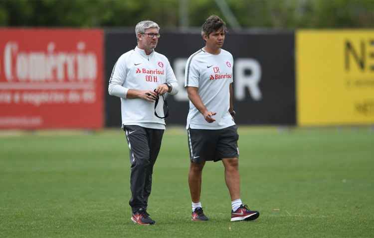 Odair Hellmann indicou possíveis mudanças no time do Internacional que entra em campo no domingo
