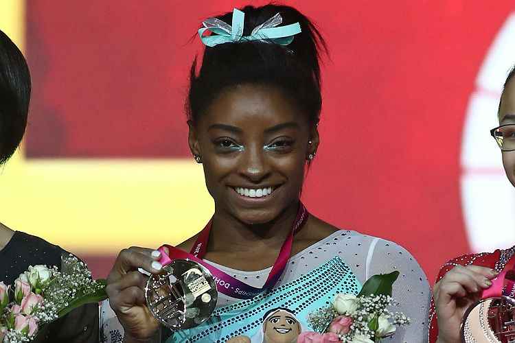 Fenômeno da ginástica, a americana Simone Biles obteve 57,491 pontos e foi campeã nesta quinta-feira