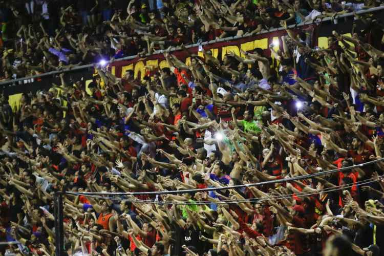 Torcida rubro-negra atendeu ao chamado do clube e lotará a Ilha contra o Ceará