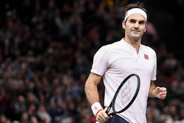Roger Federer avança à semifinal em Paris e tenta diminuir vantagem de Djokovic em duelos no circuito