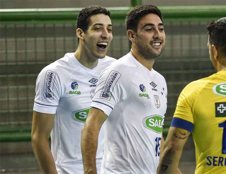 Recuperado de inflamação no ombro direito, Taylor Sander deve estar em quadra pelo Cruzeiro