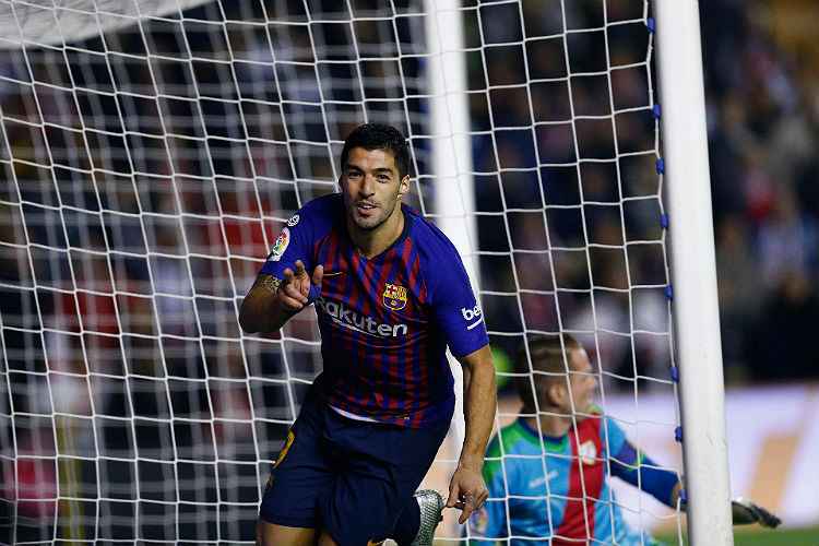 Luis Suárez balançou a rede duas vezes na vitória do Barcelona sobre Rayo Vallecano, em Madri