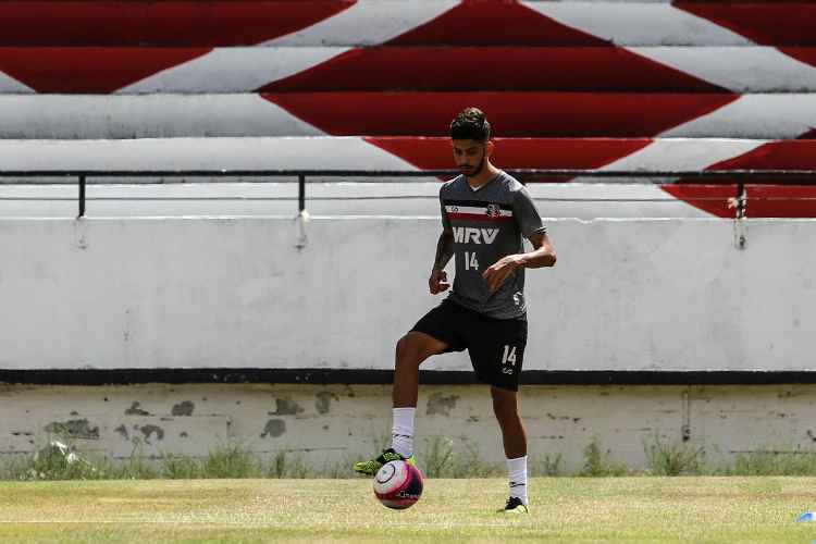 Hericlis fez 14 partidas pelo Santa Cruz em 2018, marcou quatro gols e teve o contrato renovado