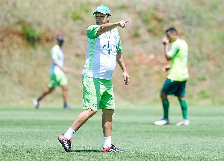 Adilson prometeu muita conversa e correção de erros nos treinos durante a semana