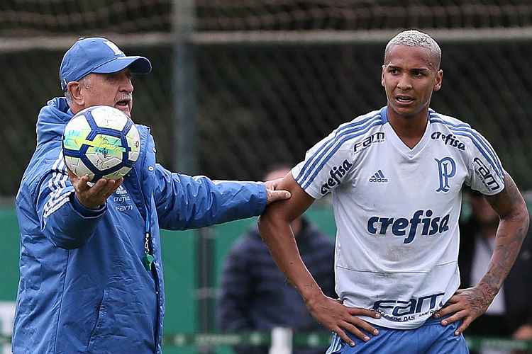 Técnico Luiz Felipe Scolari (E) e atacante Deyverson (D) tiveram julgamento adiado pelo STJD