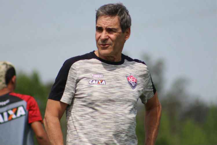 Técnico assumiu time na 16ª posição do Brasileiro e deixa o time em 17º, correndo riscos de rebaixamento