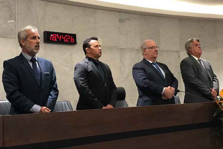 Emocionado, ídolo alvirrubro recebeu honraria proposta pelo deputado Rogério Leão (PR)