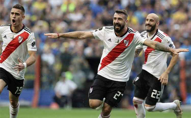 Ex-atleticano Lucas Pratto marcou um dos gols do River Plate, no empate com o Boca Juniors