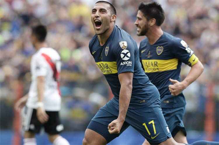 Ex-cruzeirense Ramon Ábila marcou o primeiro gol do Boca Juniors no empate com o River Plate