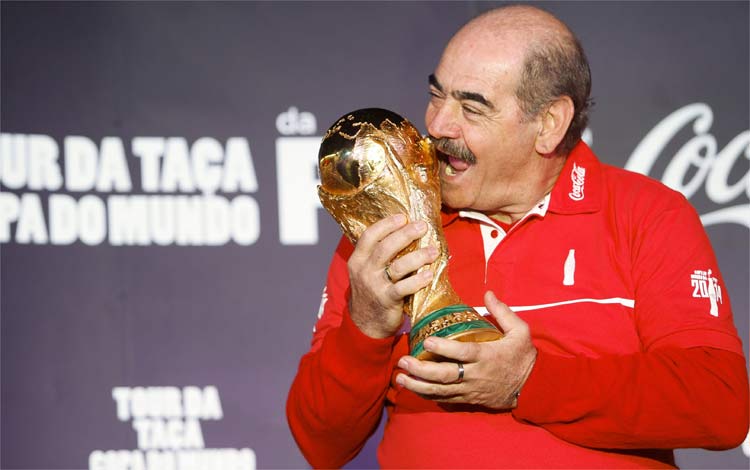 Homenageado, Rivellino foi campeão mundial com a Seleção Basileira na Copa do Mundo de 1970
