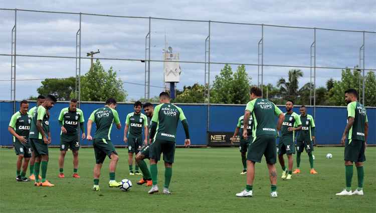 Jogadores treinaram na quarta-feira no CT do Grêmio, em Porto Alegre, de olho em jogo decisivo