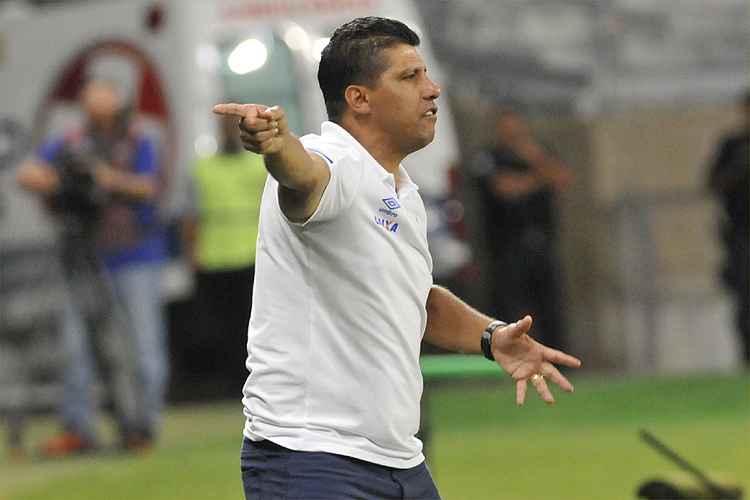 Sidnei Lobo comandou Cruzeiro em vitória por 2 a 0 sobre o Corinthians, no Mineirão
