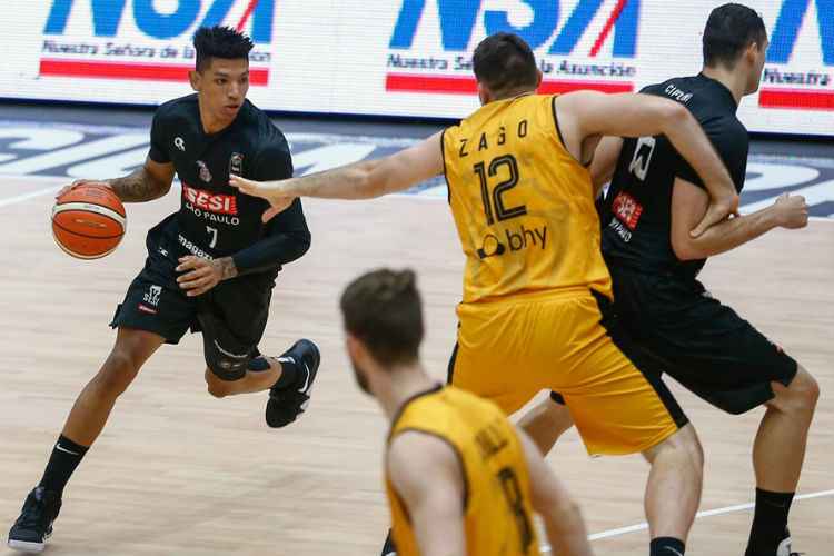 Destacando-se desde o início desta temporada, Didi (7) é um dos expoentes do basquete brasileiro