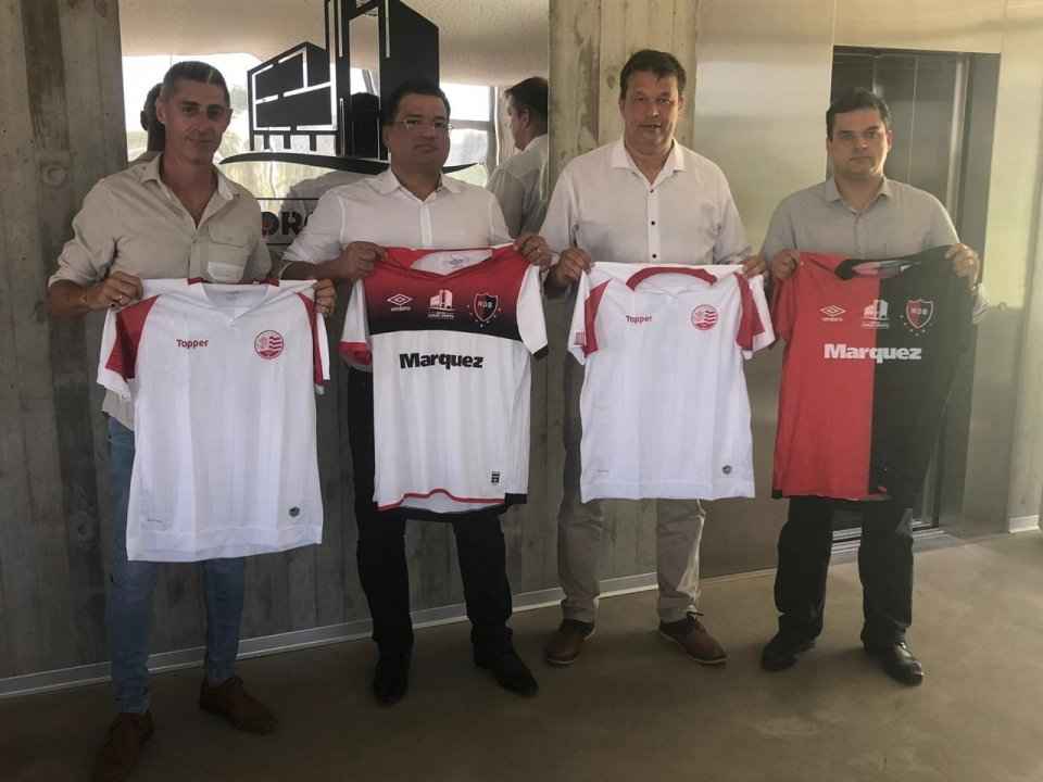 Dirigentes alvirrubros foram recebidos pela staff de futebol do Newell