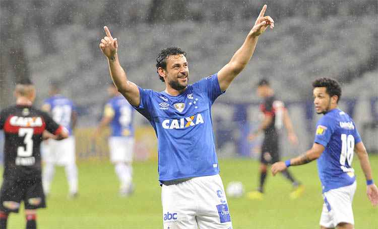 Fred marcou dois gols no triunfo do Cruzeiro por 3 a 0 sobre o Vitória, no Mineirão