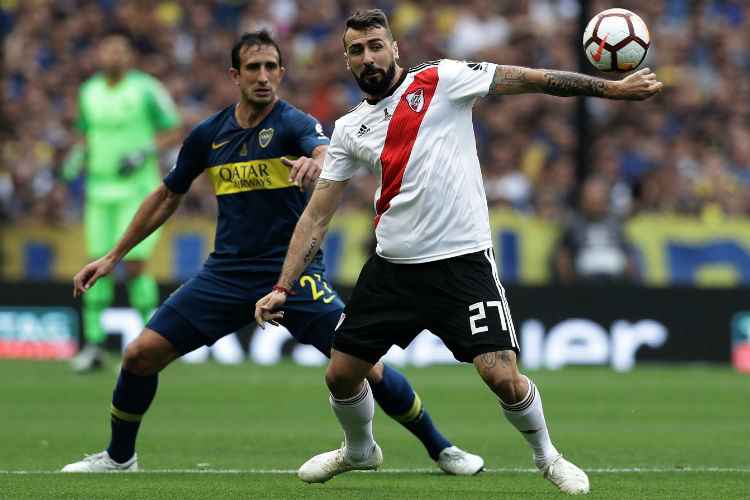 No jogo da ida da decisão da Copa Libertadores, Boca e River empataram em 2 a 2 na Bombonera