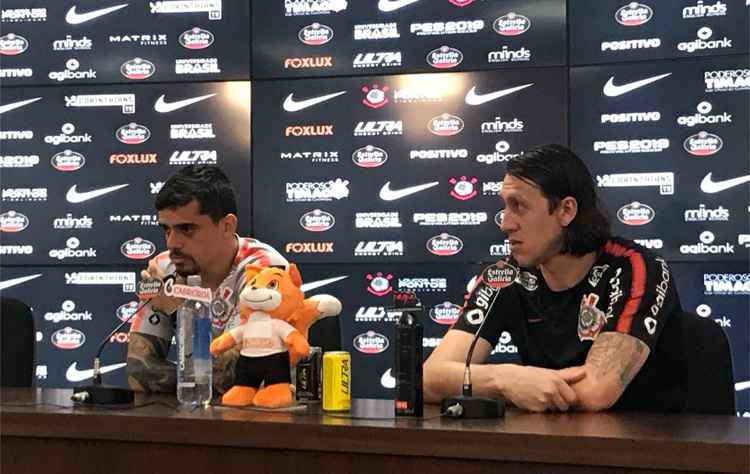 Lateral-direito Fagner e goleiro Cássio evitaram falar da possível chegada de Carille em 2019