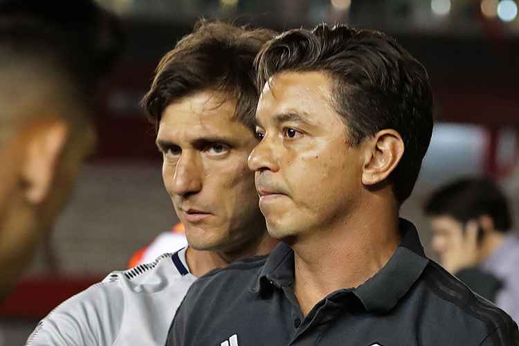 Marcelo Gallardo (direita) aguarda definição da Conmebol para enfrentar Boca Juniors de Guillermo Schelotto