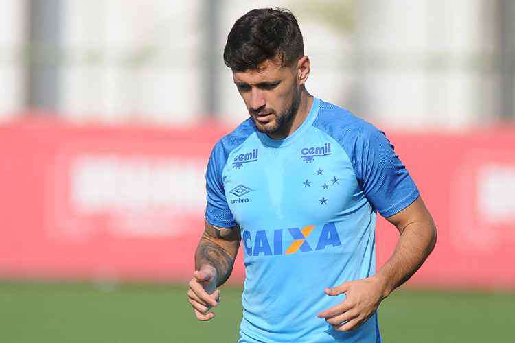 Arrascaeta não teve lesão, mas ficará fora da partida contra o Bahia, neste domingo