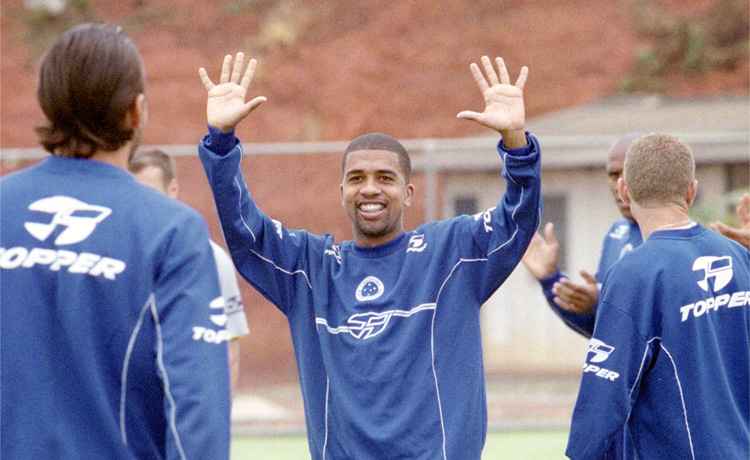 Lateral-esquerdo Leandro disputou 45 jogos pelo Cruzeiro naquele Campeonato Brasileiro de 2003