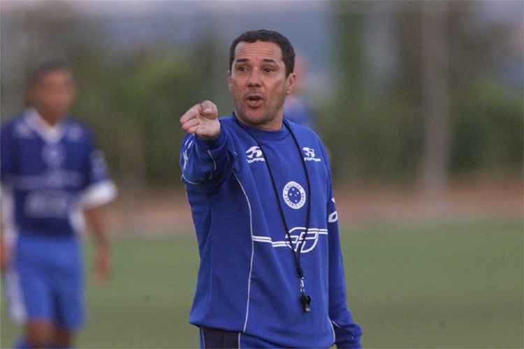 m 46 partidas no Brasileiro, Luxemburgo começou com a formação 3-5-2 em 13 oportunidades