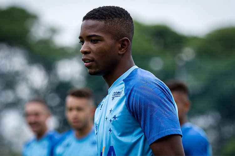 Jovem Cacá ganha oportunidade ao lado do experiente Manoel e projeta boa dupla contra o Bahia