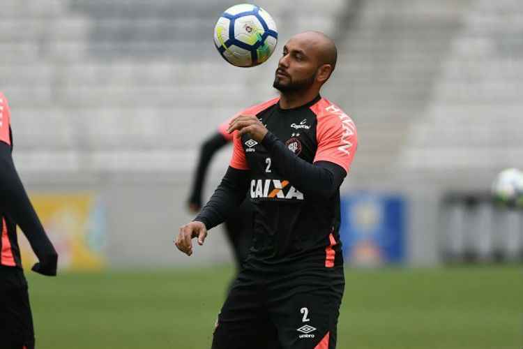 Lateral-direito Jonathan atuou em oito jogos do Atlético-PR nesta edição da Copa Sul-Americana