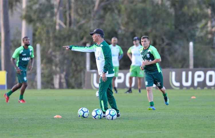 Além de reformulação, Coelho precisará de substituto para Ricardo Drubscky, agora treinador do Tombense
