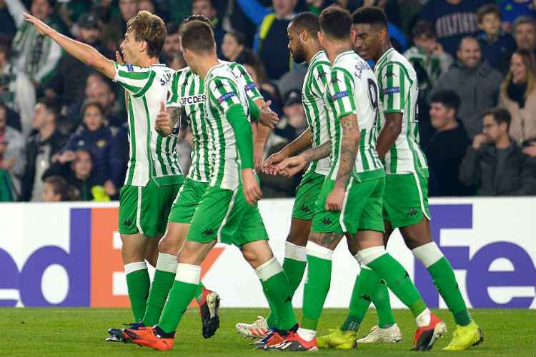 Betis aplicou goleada por 4 a 0 diante do Racing Santander, em Sevilha, pela Copa do Rei