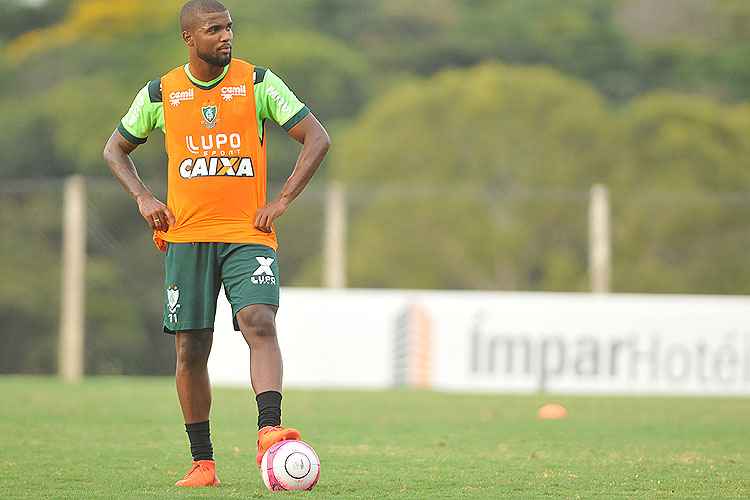 Zagueiro Messias fez 107 partidas com a camisa do América e marcou quatro gols