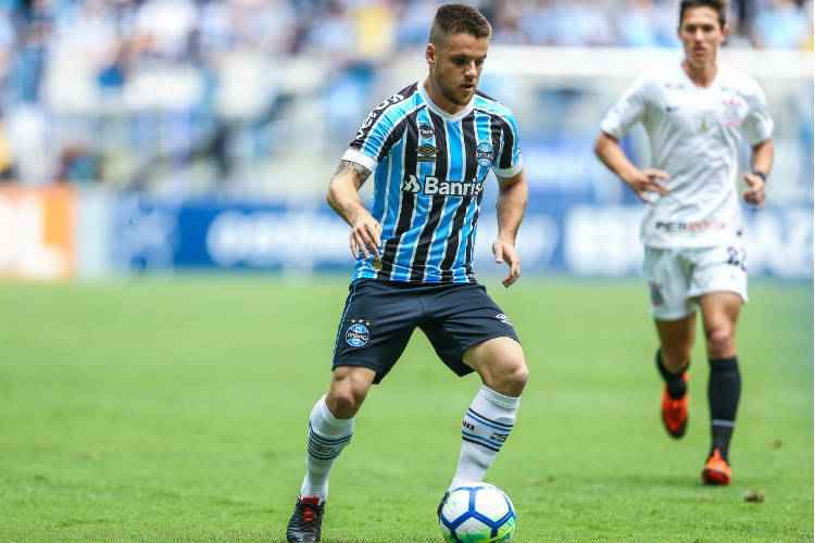 Volante Ramiro, atualmente no Grêmio, está próximo de um acerto junto ao Corinthians