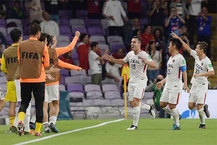 Segundo gol do Kashima na vitória por 3 a 1 foi marcado de pênalti pelo meia Serginho, ex-América