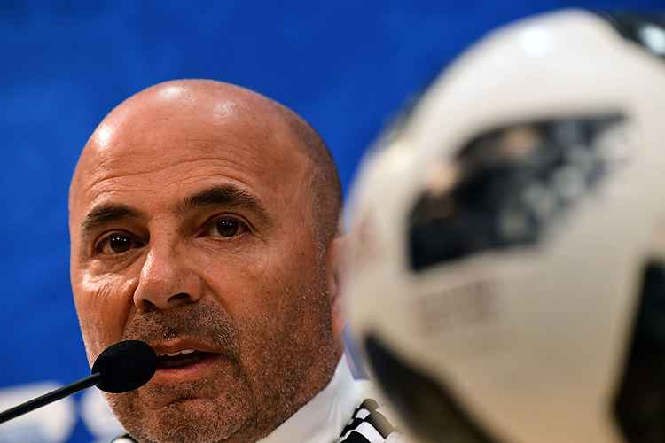 Técnico argentino Jorge Sampaoli substitui Cuca, afastado por conta de problemas cardíacos