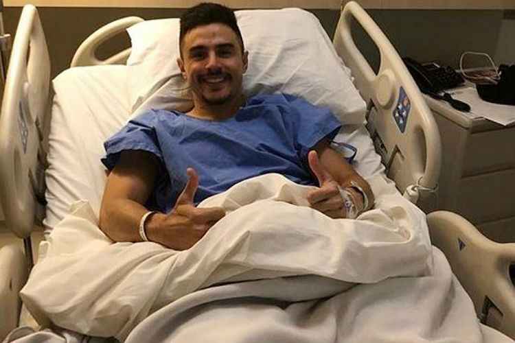 Willian Bigode publicou foto após cirurgia no joelho direito e agradeceu apoio dos fãs