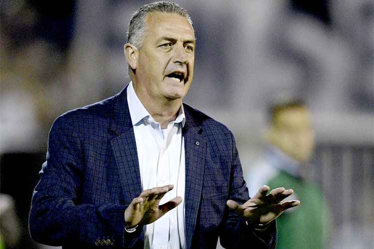 Alfaro deixou o Huracán e deve ser anunciado como técnico do Boca Juniors