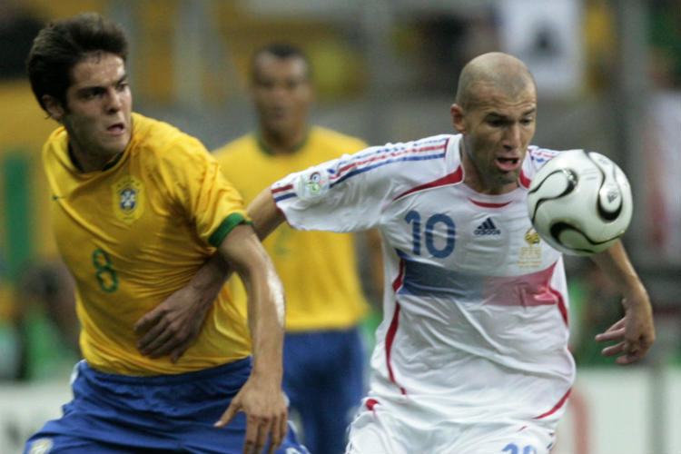 Seleção Brasileira caiu nas quartas de final diante da França, em uma atuação magistral de Zidane
