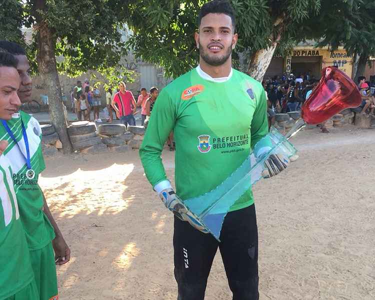 Goleiro raiz: Hugo disputou competições de futebol amador em campos de terra de Belo Horizonte