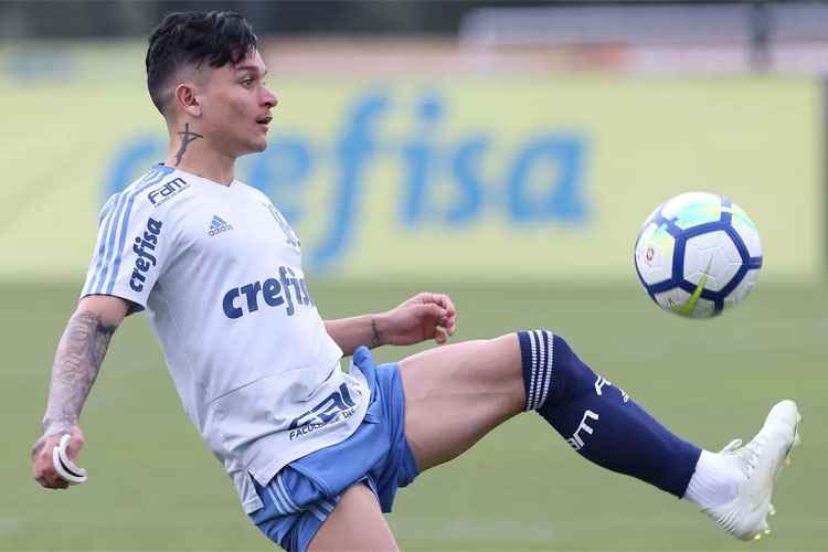 Atacante Artur sofreu com lesões e precisou passar por duas cirurgias em 2018