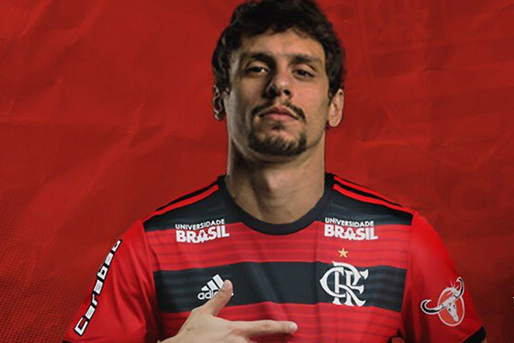 Flamengo anunciou neste sábado a contratação de zagueiro Rodrigo Caio, ex-São Paulo
