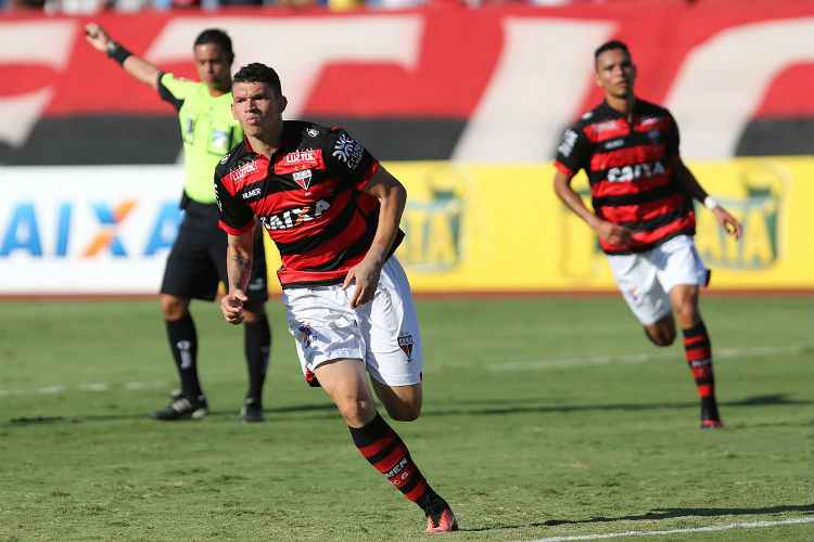 No Atlético-GO, em 2014, Júnior Viçosa repetiu melhor média da carreira, com um gol a cada dois jogos