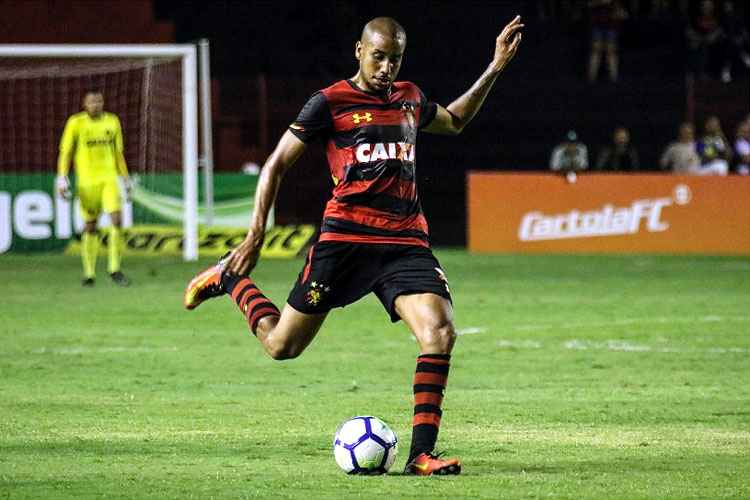 O volante Jair despertou interesse do Atlético por conta das boas partidas com a camisa do Sport