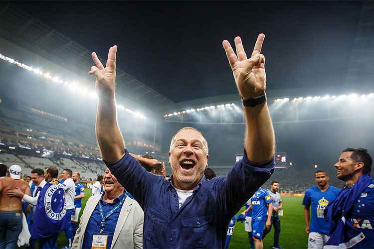 Sequência de trabalho de Mano Menezes no Cruzeiro rendeu duas Copas do Brasil e um Mineiro
