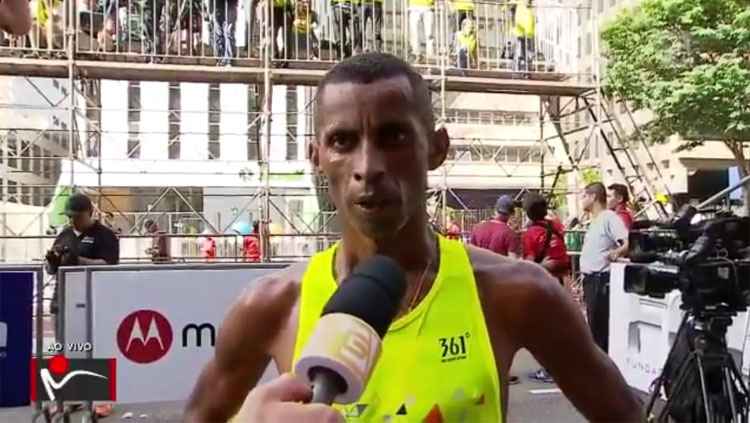 Giovani dos Santos criticou a falta de apoio ao esporte no Brasil, principalmente pelo pouco patrocínio