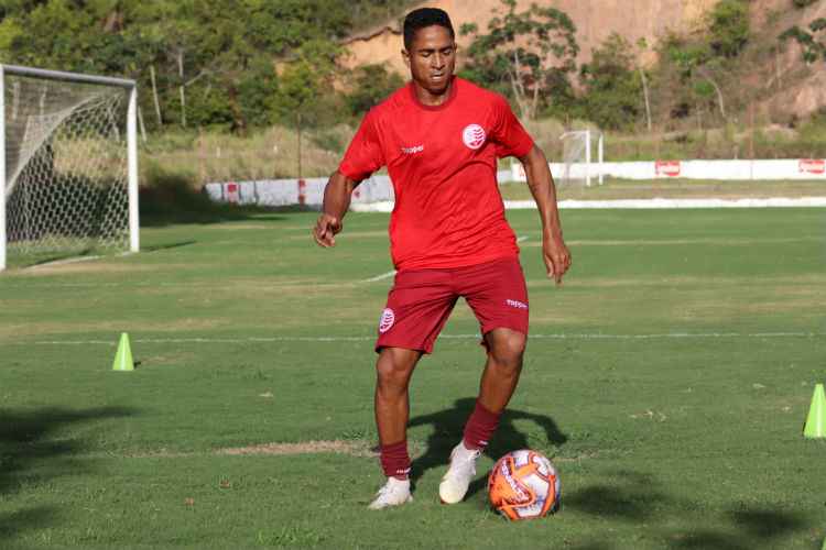 Atleta, que já treina com bola, espera ficar estar apto para jogar no próximo dia 14, pelo Nordestão