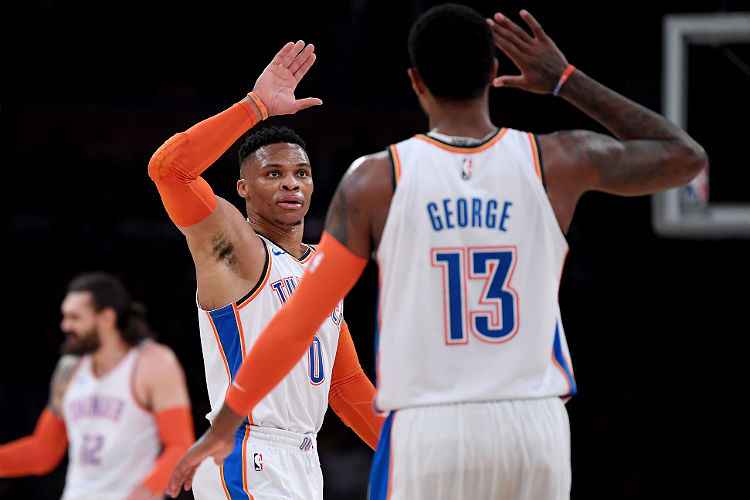 Westbrook fez mais um triple-double; Paul Geroge foi cestinha da partida em Los Angeles 