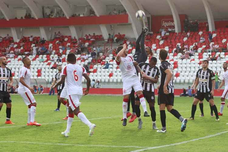 Alvirrubro teve dificuldades na criação das jogadas e sofreu o gol da derrota no final do segundo tempo